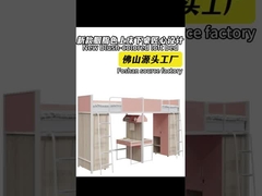 Roodgekleurde stapelbedden