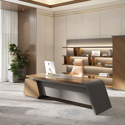 kopen Ondersteuning aanpassing Modern Luxury Boss Office Desk Groot houten MDF-paneel in donkere kleuren Klassiek ontwerp voor kantoor Gebruik modulair meubilair online manufacture