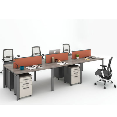 kopen Witte vierpersoonspersoneel bureau met een helderkleurig bureau-scherm en draaddoos textuur op maat voor kantoor online manufacture