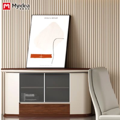 maatwerk wand-vloer ontwerp, woonkamerkast, opbergkast, lage kast, praktische theekast voor kantoor en thuisgebruik