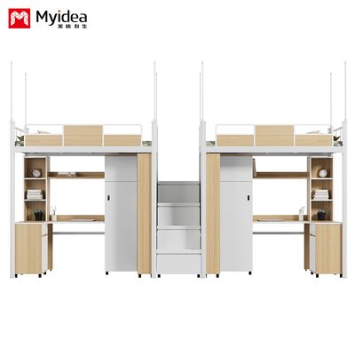 Bed en tafel, grote opslagruimte, dikke toonbank, ronde spijkers, afgesloten randen voor opslag, trappen en hoge beveiligingsrails